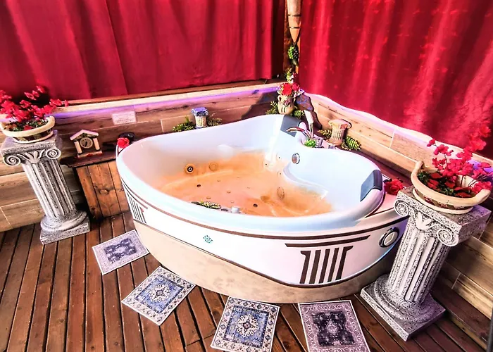 Domus Corneliae - Romantico Attico & Jacuzzi - Metro A Cornelia Rome