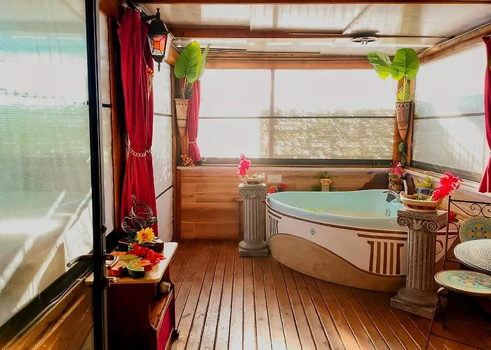 Domus Corneliae - Romantico Attico & Jacuzzi - Metro A Cornelia Appartement *